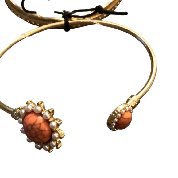 Set of 3 Gold tone Bracelets Bangles - Picture 3 of 6